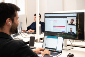 Flujo de trabajo de notarización remota en línea con documentos digitales y autenticación por vídeo, que permite procesos corporativos transfronterizos.